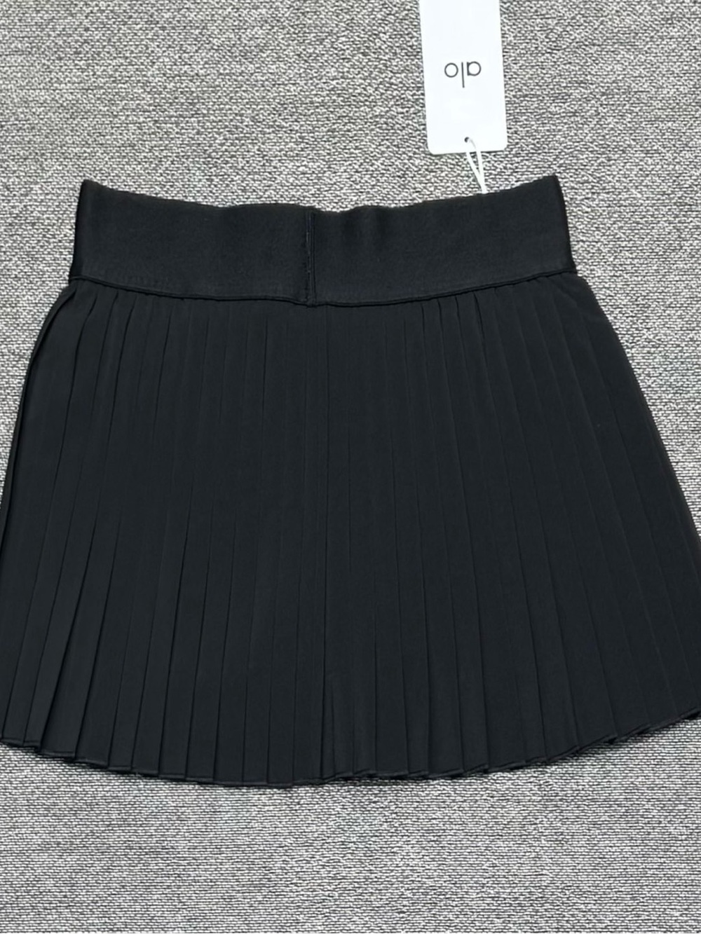 ALO Yoga Black Tank Top with White Trim - Picture 5 of 6